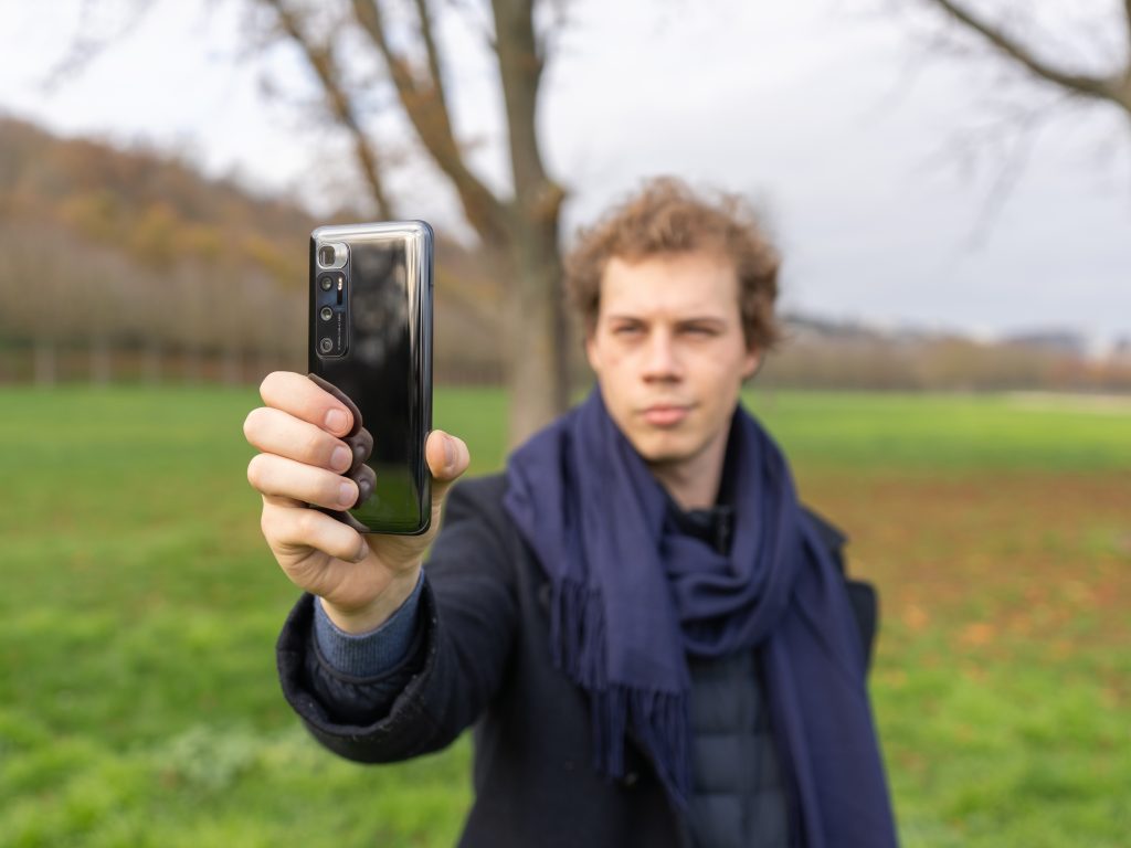 Xiaomi Mi 10 Ultra Selfie review: Middle-of-the-road selfies - DXOMARK